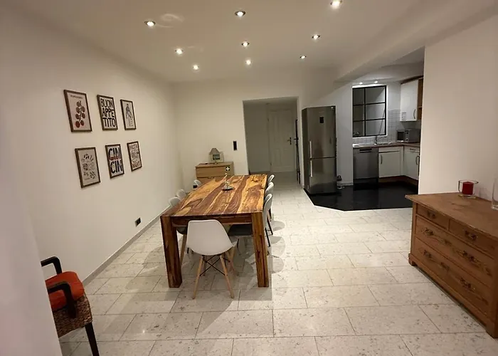 度假居 Comfort In With Pool And Fireplace 胡尔特