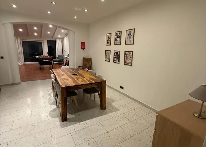 度假居 Comfort In With Pool And Fireplace 胡尔特