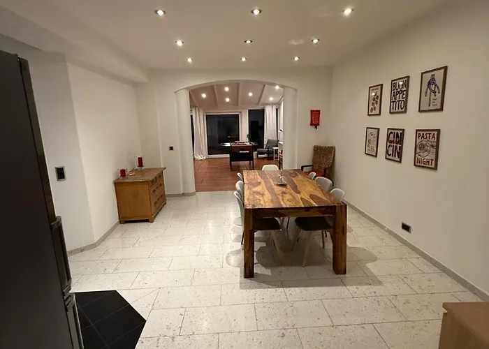 度假居 Comfort In With Pool And Fireplace 胡尔特